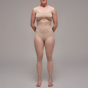 Tobillero que disimula la celulitis frente