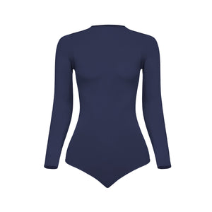 Silueta frontal body manga larga cuello alto para mujer color azul oscuro de Lunia. 