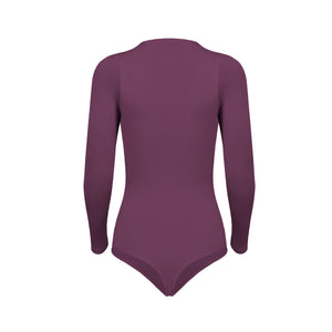 Silueta frontal body manga larga cuello alto para mujer color morado de Lunia. 