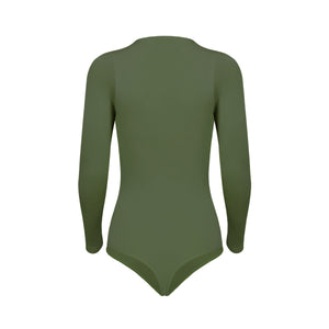 Silueta trasera body manga larga cuello alto para mujer color verde equilibrio de Lunia. 