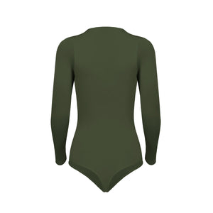 Silueta trasera body manga larga cuello alto para mujer color verde pino de Lunia. 