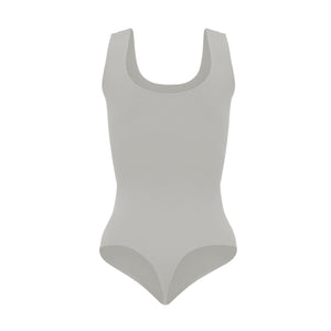 Silueta body sin manga cuello redondo para mujer color blanco de Lunia, vista trasera. 
