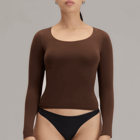 CAMISETA-MANGA-LARGA-CUELLO-CHOCOLATE